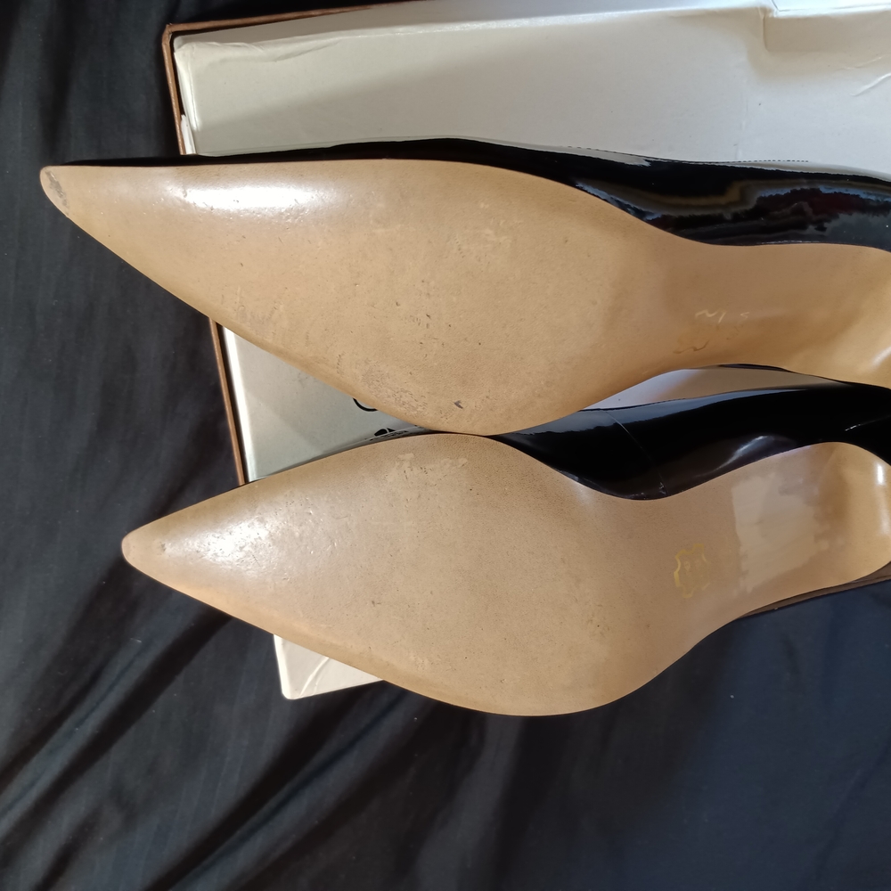 Elegant Black Patent Leather Heels - Picture 4 of 9